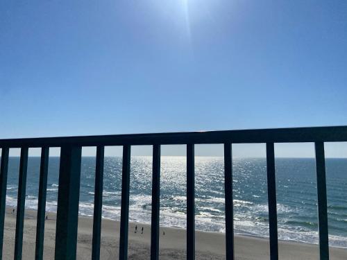 Whispering Winds - Oceanfront View - Family Friendly - Sleeps 4 3