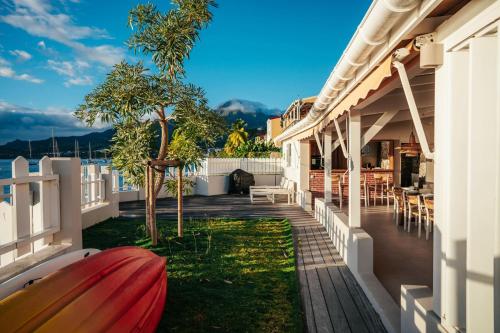 Palvelut, La maison dans la mer in Saint-Pierre
