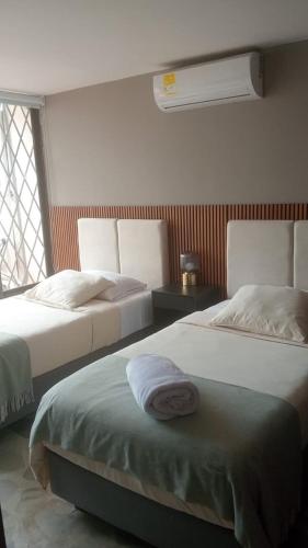 2 twin beds