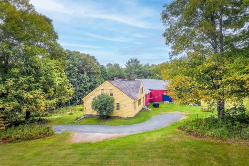 Historic Hanover Area Home, 16 Miles to Dartmouth! in Enfield (NH)