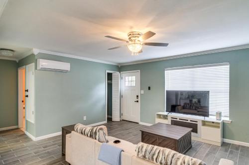Fun in the Sun w/ Family - Pensacola Duplex + Yard in Myrtle Grove