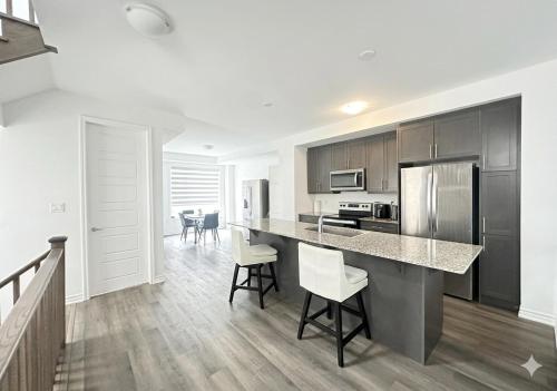 Keppel Circle Residence - Brampton