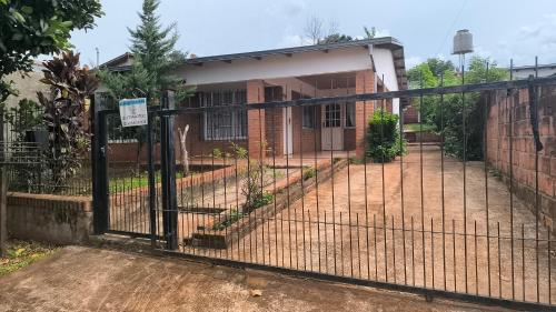 Residencia M in Leandro N. Alem