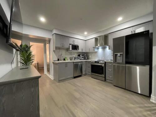 Private Room with Bath and Shared Kitchen in 米爾頓