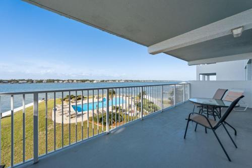 Compass Point 205 by Youngs Suncoast in Little Lagoon