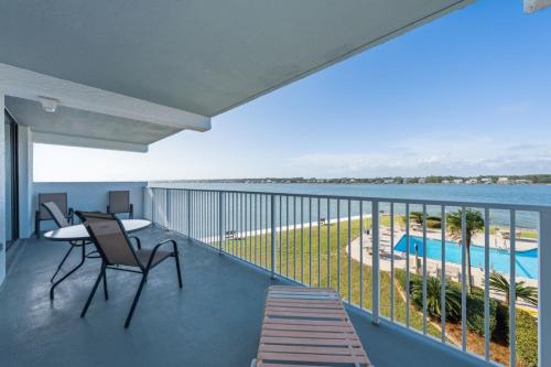 Compass Point 205 by Youngs Suncoast in Little Lagoon