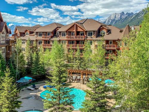 Stoneridge Mountain Resort managed by Little Sister Getaways, Canmore