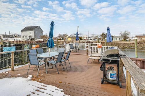 Dock! Waterfront Haven 2 Mi to Atlantic City Beach – khách sạn tại Venice Park