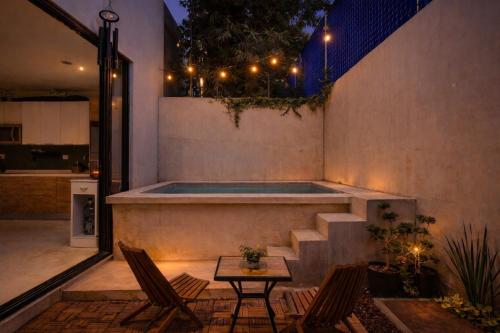 Luxurious 2Br 2 5 Ba in Residential Neighborhood