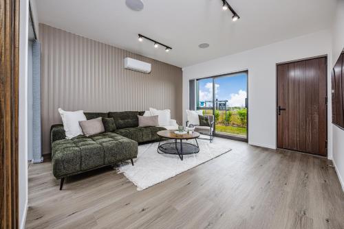 Perfect Brand New Escape to Relax, Recharge & Enjoy in Karaka