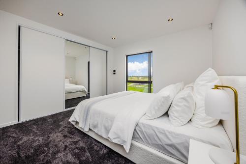 Perfect Brand New Escape to Relax, Recharge & Enjoy in Karaka