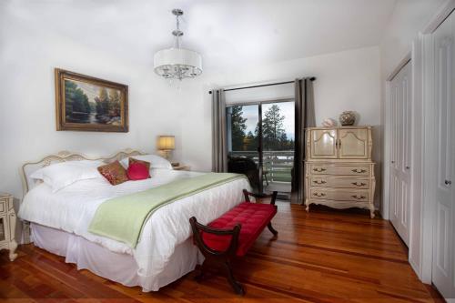 Pet Friendly Licensed Suite on Haskap Farm – khách sạn tại Nam Kelowna
