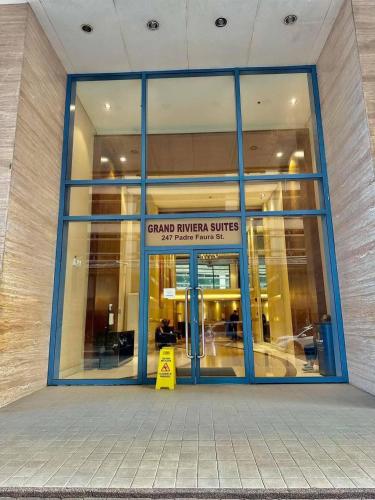 Grand Riviera Suites Studio by MrSayla, Manila