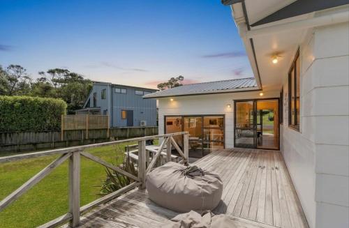 Kert, Family bach 2 mins from Whangapoua Beach in Whangapoua