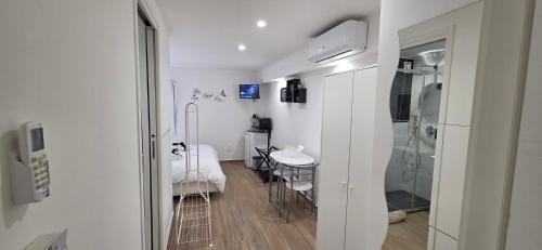 Black & White Rooms