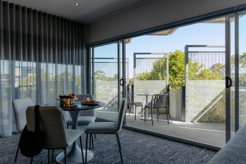 設施, 平底船山埃森登大酒店 (Punthill Essendon Grand Hotel) in 埃森登