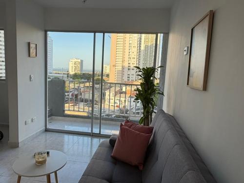 Nuevo, acogedor y central apartamento cerca al mar