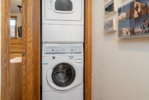 Riverside Retreat Condo - image 2