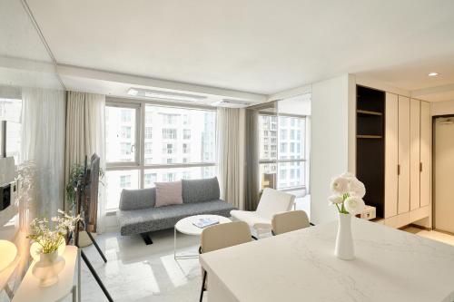 UH FLAT THE SEOCHO in Gangnam