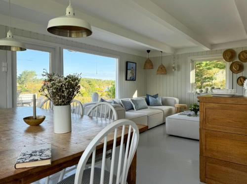 Viesnīcas āriene, Unique Sørlandet Cottage With Dock Near in Høvåg