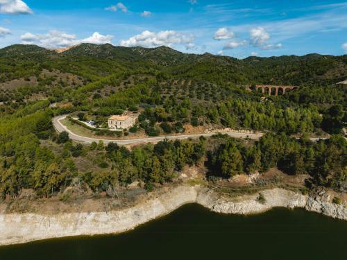 A szálláshely kívülről, Farmhouse With Reservoir Views Near Tarragona in Riudecanas