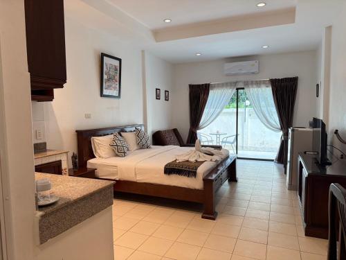 room detail thumbnail 2