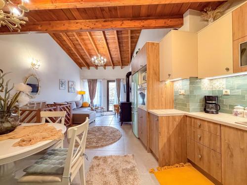 Kitchen, Muses Mountain View in Agia Varvara