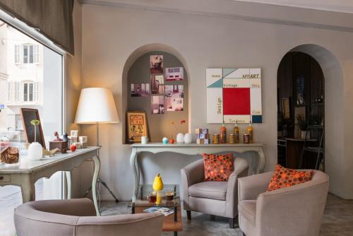 Lobby, Hotel Edmond Rostand in 06. Castellane et Préfecture