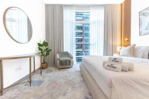 Luxurious 2 BR Apt in Park Gate - Near Metro - main image