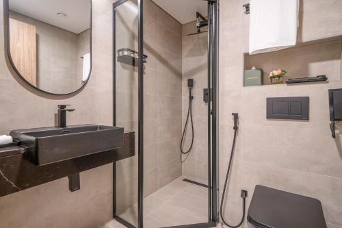 room detail thumbnail 2