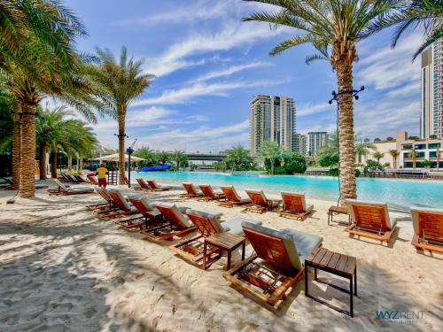 Earthy Elegant 1BR, Surf 2 Creek Beach Access, Dubaj