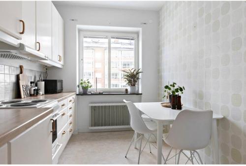Cozy Central Luleå Apartment Steps from Train & Bus (Cozy Central Lulea Apartment Steps from Train & Bus) in Lulea