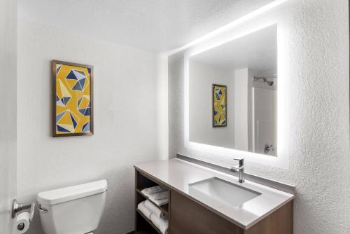 Comfort Suites Austin Airport in Austin, USA