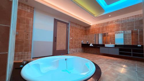 Bathroom, Lisa Motel in Fongshan District