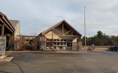 Coratel Plus Suites by Jasper Black River Falls - image 4
