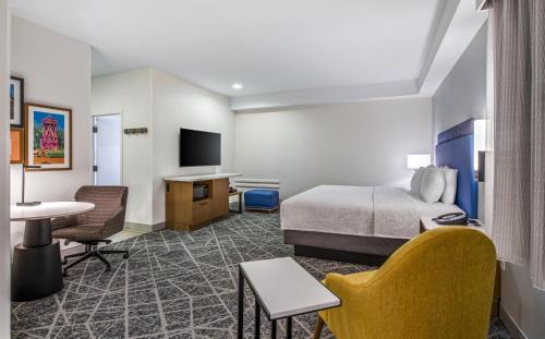 Hampton Inn Channel Islands Harbor/Oxnard Room Type - Deluxe King Room - Non-Smoking