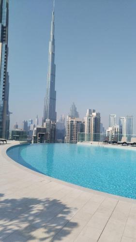 Imperial Avenue 1BR Infinity Pool and City View Downtown - image 10