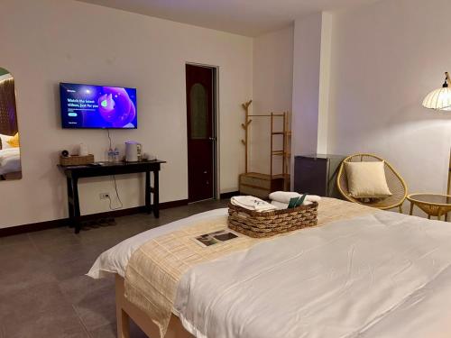 room detail thumbnail 2