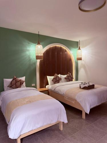 room detail thumbnail 2