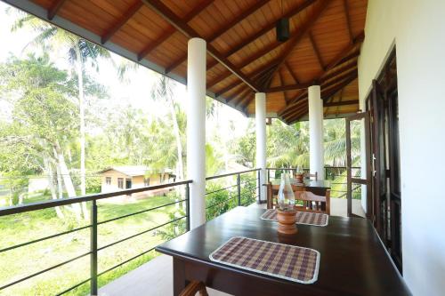 River Breeze Villa Bentota