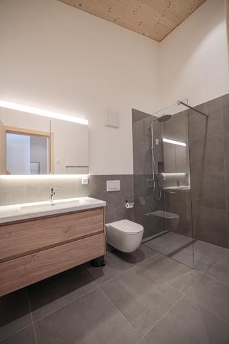 One-Bedroom Apartment with View