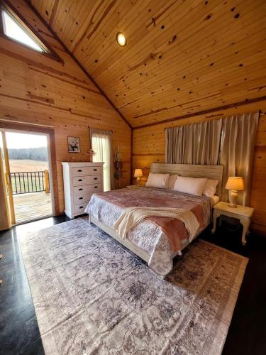 Peaceful Woodland Cabin with Balcony & Starry Nights in Steelville, Missouri in Caledonia