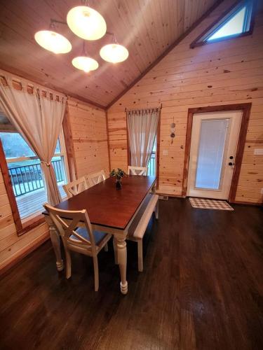 Peaceful Woodland Cabin with Balcony & Starry Nights in Steelville, Missouri in Caledonia