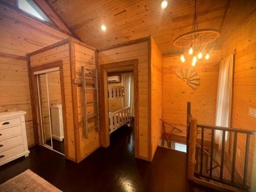Peaceful Woodland Cabin with Balcony & Starry Nights in Steelville, Missouri in Caledonia