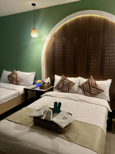 room detail thumbnail 1