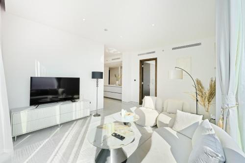 Sobha Creek Vistas Grande 2BR City and Creek View Pool MBR City - image 3