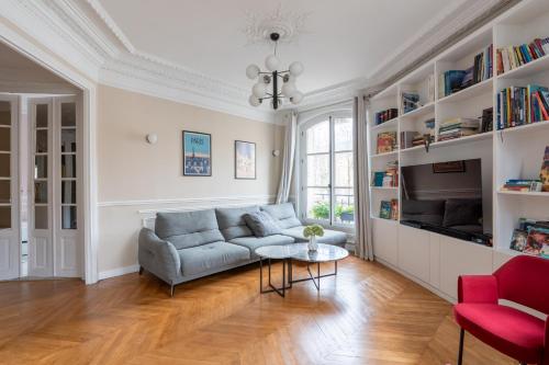 Bright And Spacious 3BDR Apt Near Eiffel Tower - image 12