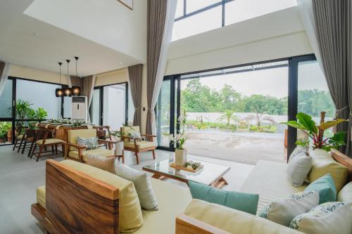 Damienerose Garden Villa in Maugat