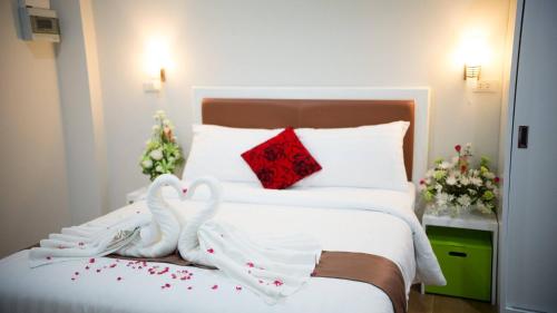 Namthip Residence The 4-star Namthip Residence offers comfort and convenience whether youre on business or holiday in Trang. The property features a wide range of facilities to make your stay a pleasant experience. Se