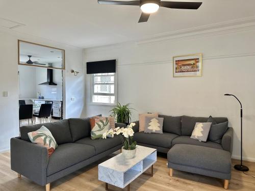 KozyGuru | Wyong | Cottage Close to Everything in Wyong